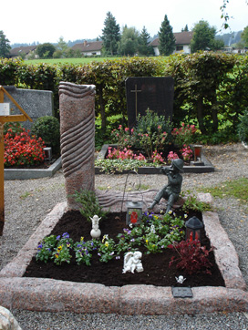 Grabstein Wurzelwerk